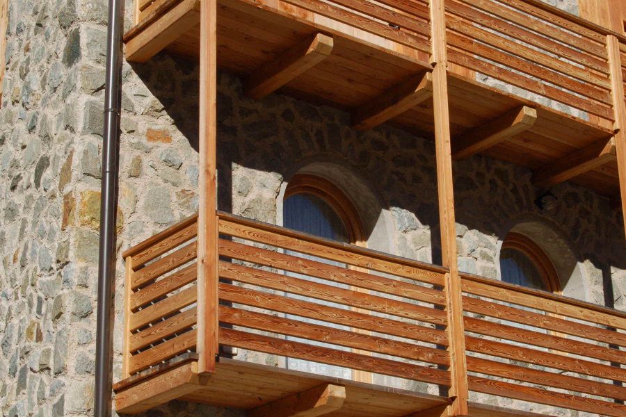 balcone esterno legno