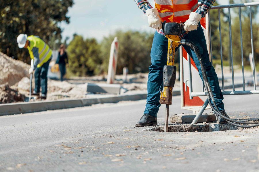 cantiere operaio lavori stradali
